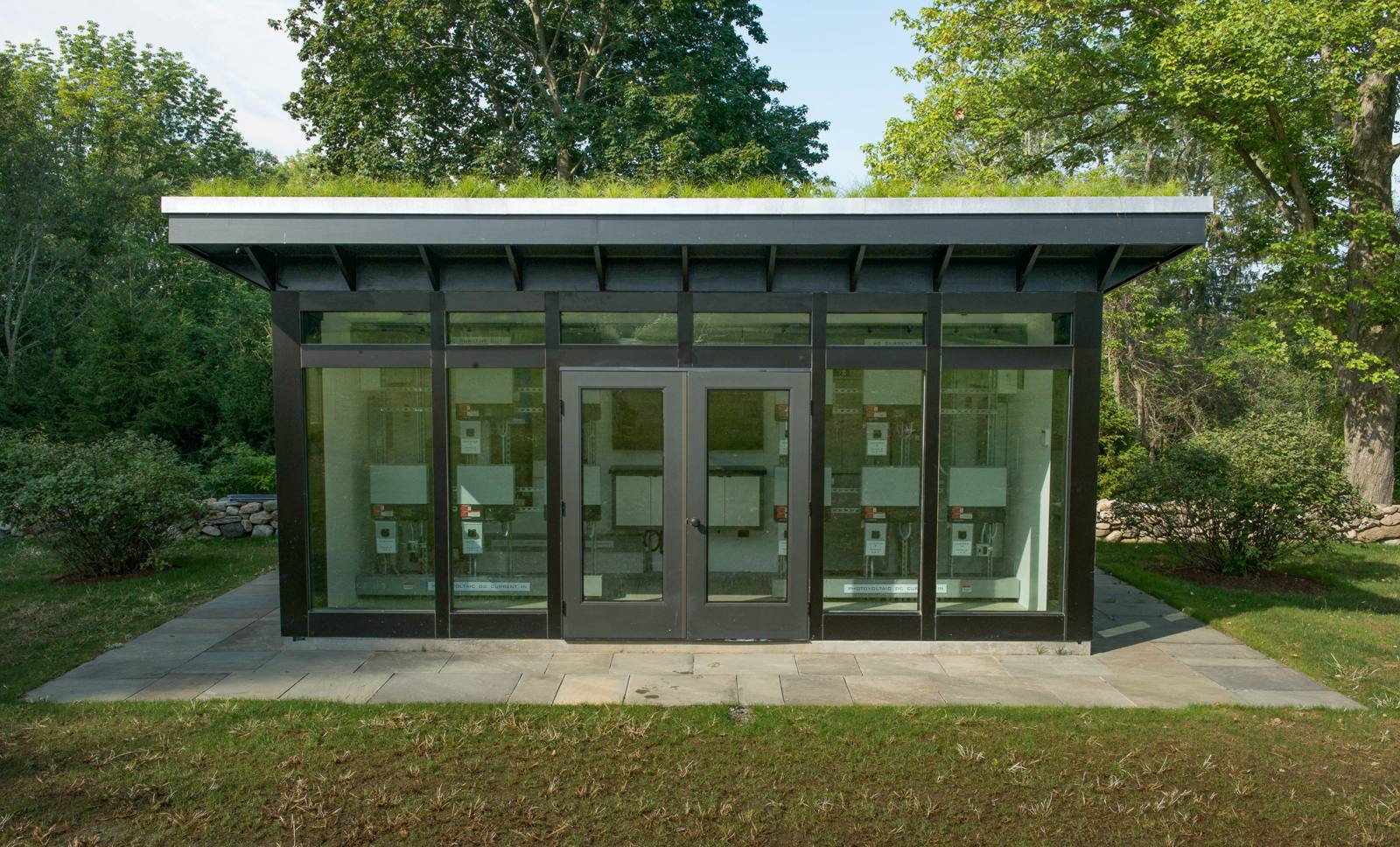 Equipment building with a green roof